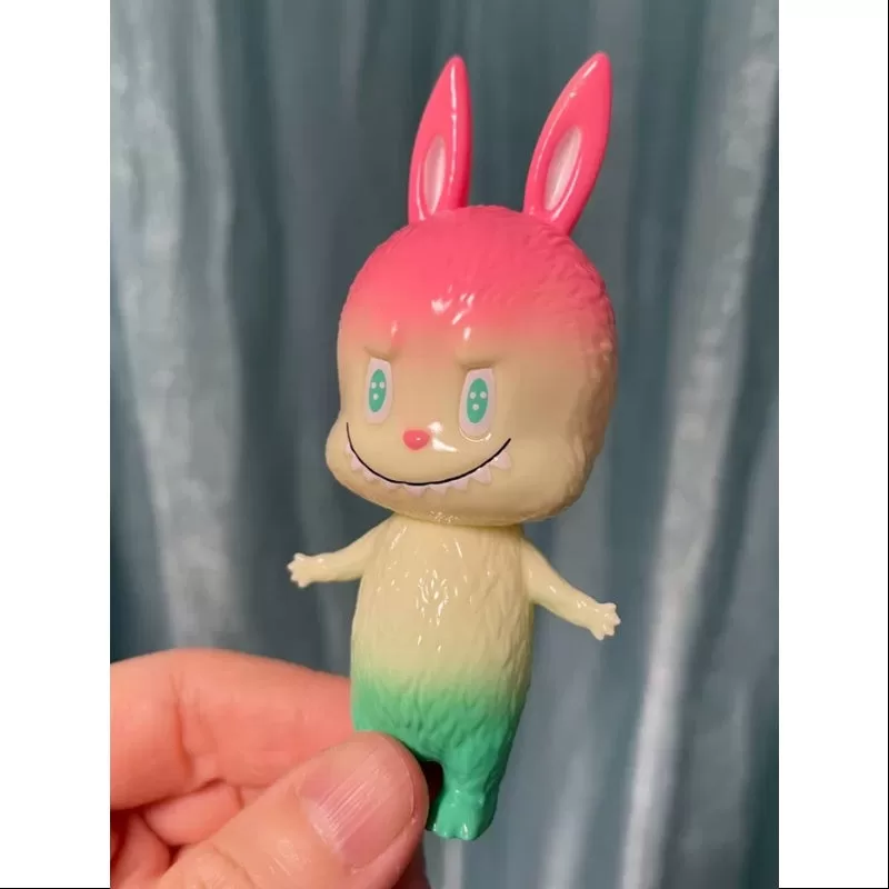 Labubu Los Monstruos Mini Labubu CAV 2019 Tokio TCC LIMITADA Labubu Los Monstruos Mini Labubu CAV 2019 Tokio TCC LIMITADA