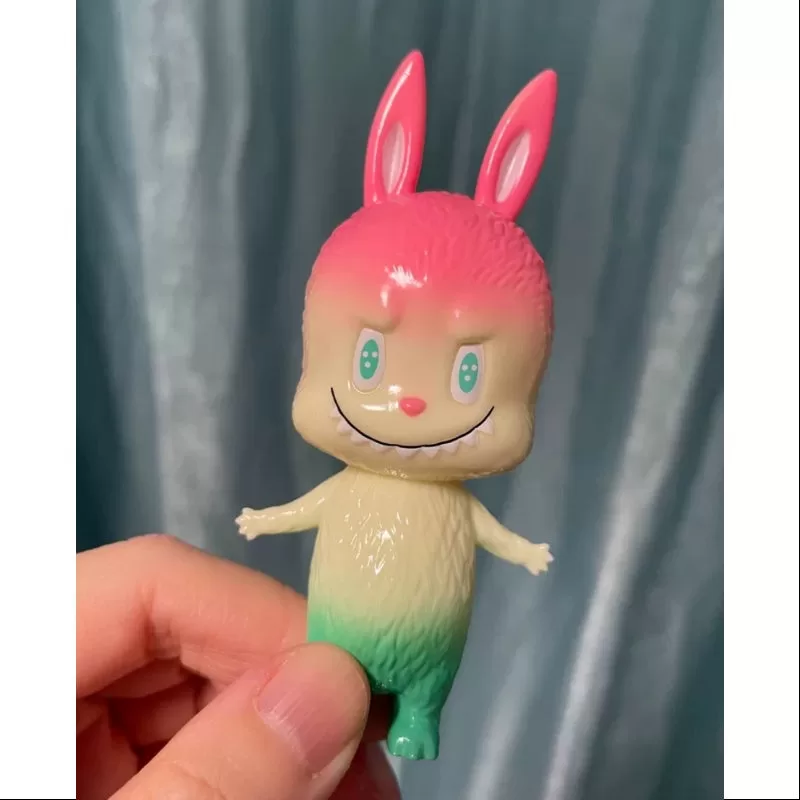 Labubu Los Monstruos Mini Labubu CAV 2019 Tokio TCC LIMITADA