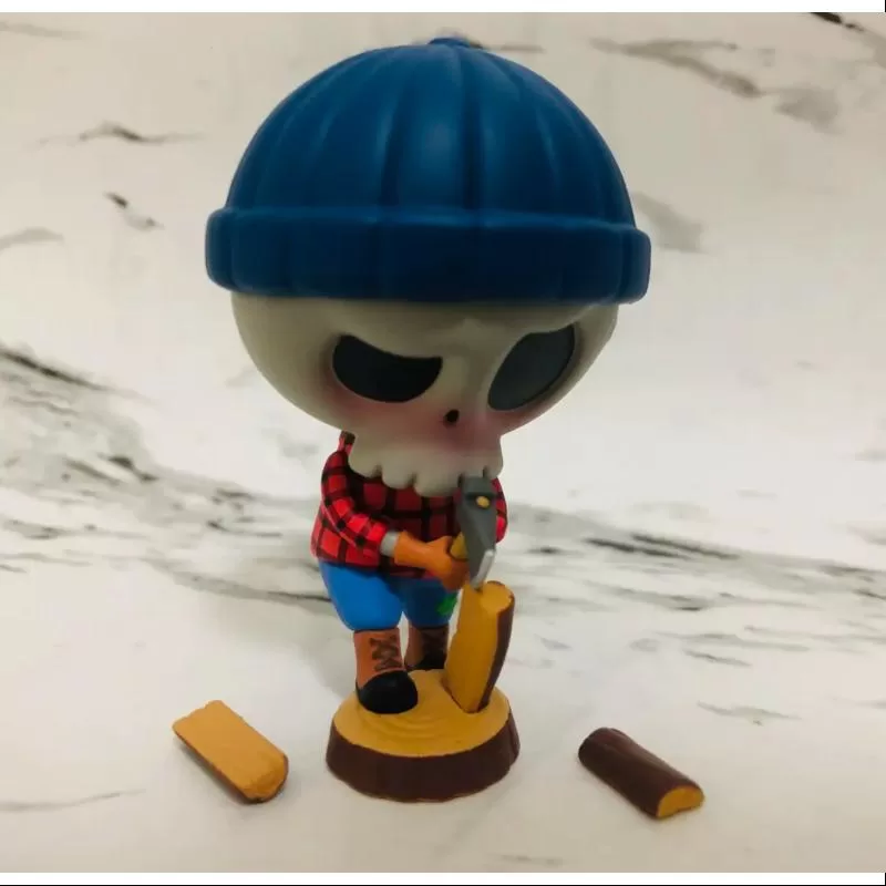 Labubu Los Monstruos Serie Campamento Cortando Leña Labubu Los Monstruos Serie Campamento Cortando Leña