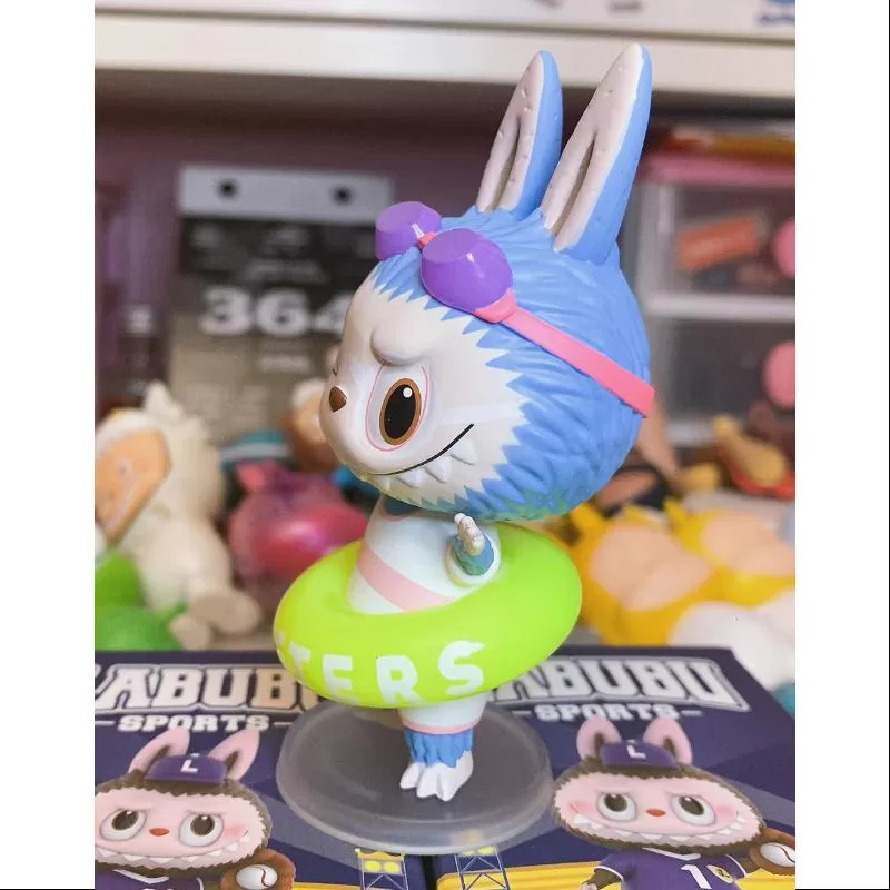 Labubu Los Monstruos Serie Deportiva Natación Secreta