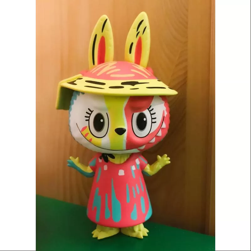 Labubu Los Monstruos Serie de Arte FEMME AU CHAPEAU BUSTE