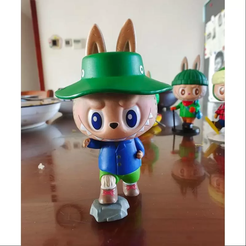 Labubu Los Monstruos Serie de Campamentos Viajando