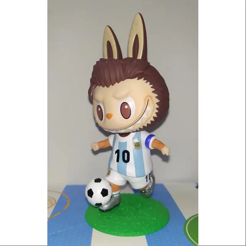 Labubu Los Monstruos Serie de Equipos de Fútbol de Argentina Lionel Messi Regateando