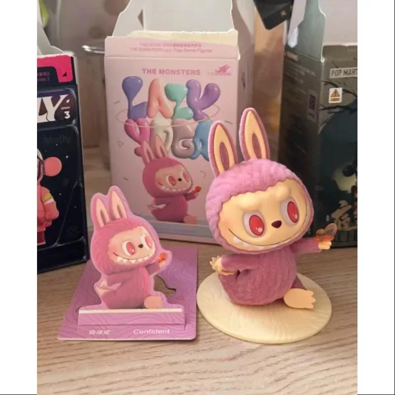 Labubu Los Monstruos Serie de Yoga Perezoso Confiado