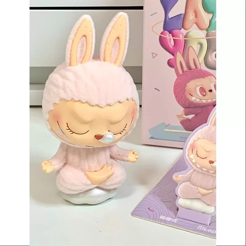 Labubu Los Monstruos Serie de Yoga Perezoso Durmiendo