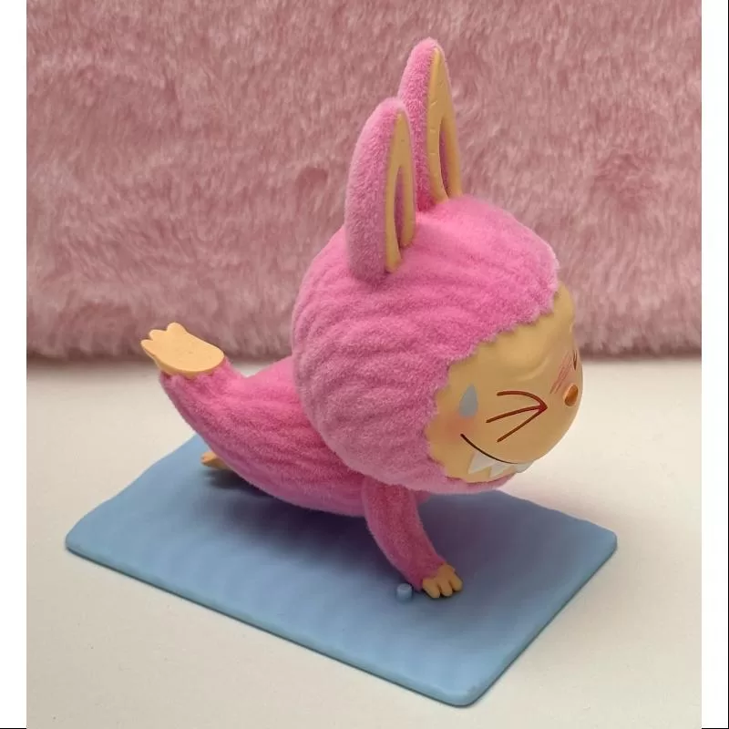 Labubu Los Monstruos Serie de Yoga Perezoso Sudando