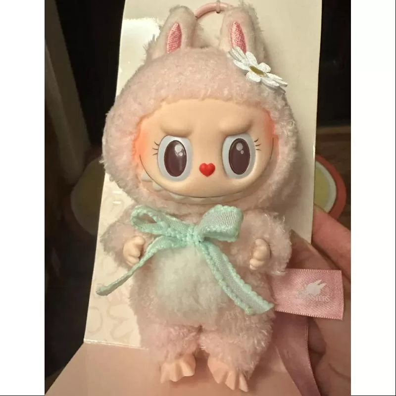 Labubu Mokoko – Muñeco de peluche de vinilo «Cerca de lo dulce», edición limitada