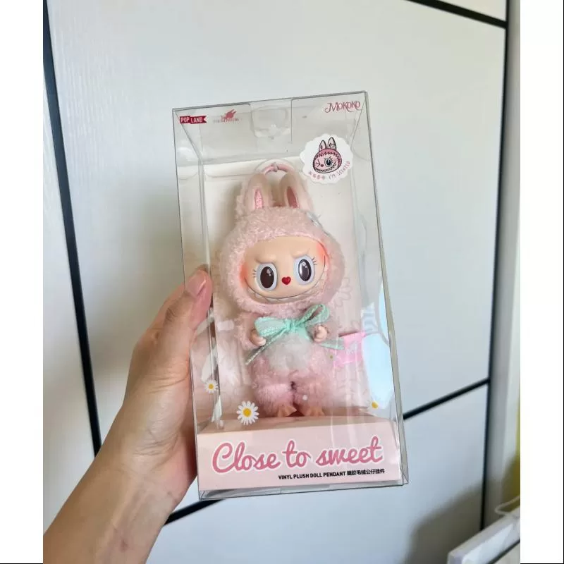 Labubu Mokoko – Muñeco de peluche de vinilo «Cerca de lo dulce», edición limitada Labubu Mokoko – Muñeco de peluche de vinilo «Cerca de lo dulce», edición limitada