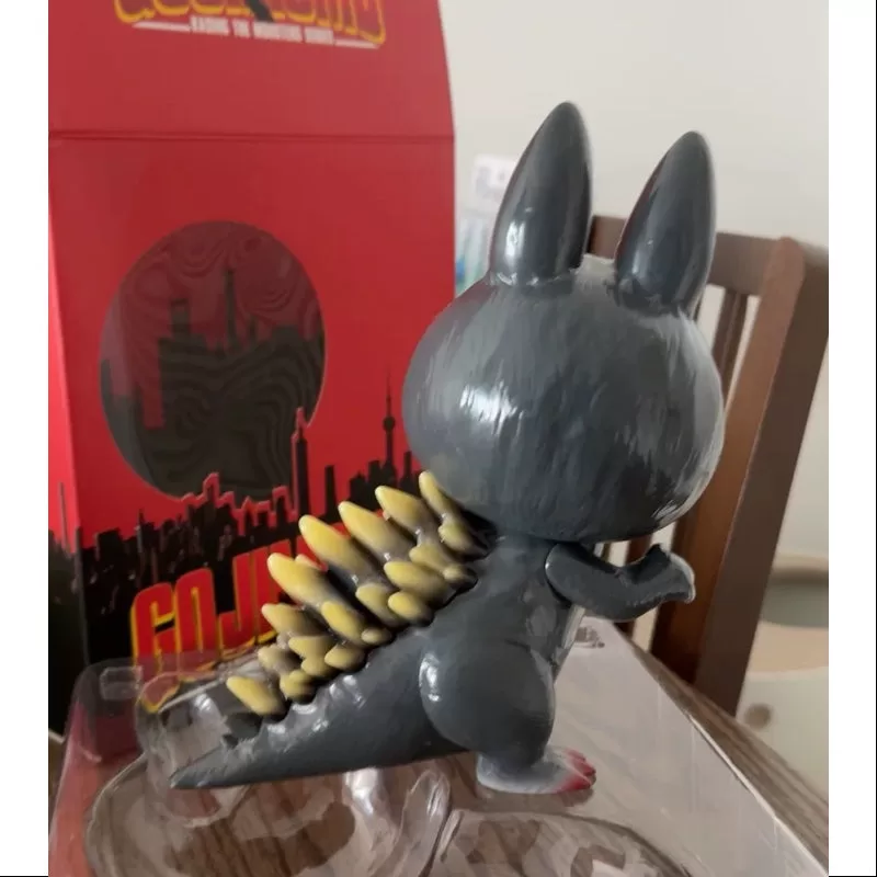 Labubu The Monsters Gojimomo Color original 2019 BTS LIMITADO (brilla en la oscuridad) Labubu The Monsters Gojimomo Color original 2019 BTS LIMITADO (brilla en la oscuridad)