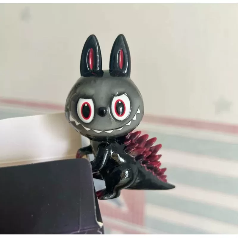 Labubu The Monsters Kaiju Hunting Series 2.0 Serie Gojimomo Edición especial (1/72) Labubu The Monsters Kaiju Hunting Series 2.0 Serie Gojimomo Edición especial (1/72)