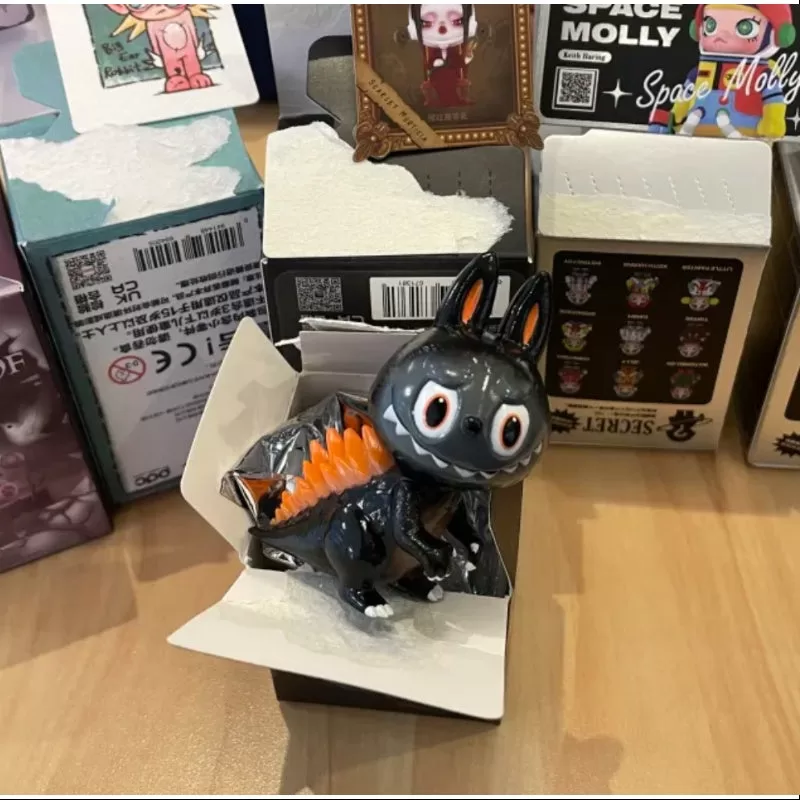 Labubu The Monsters Kaiju Hunting Series 2.5 Serie Gojimomo edición luminosa