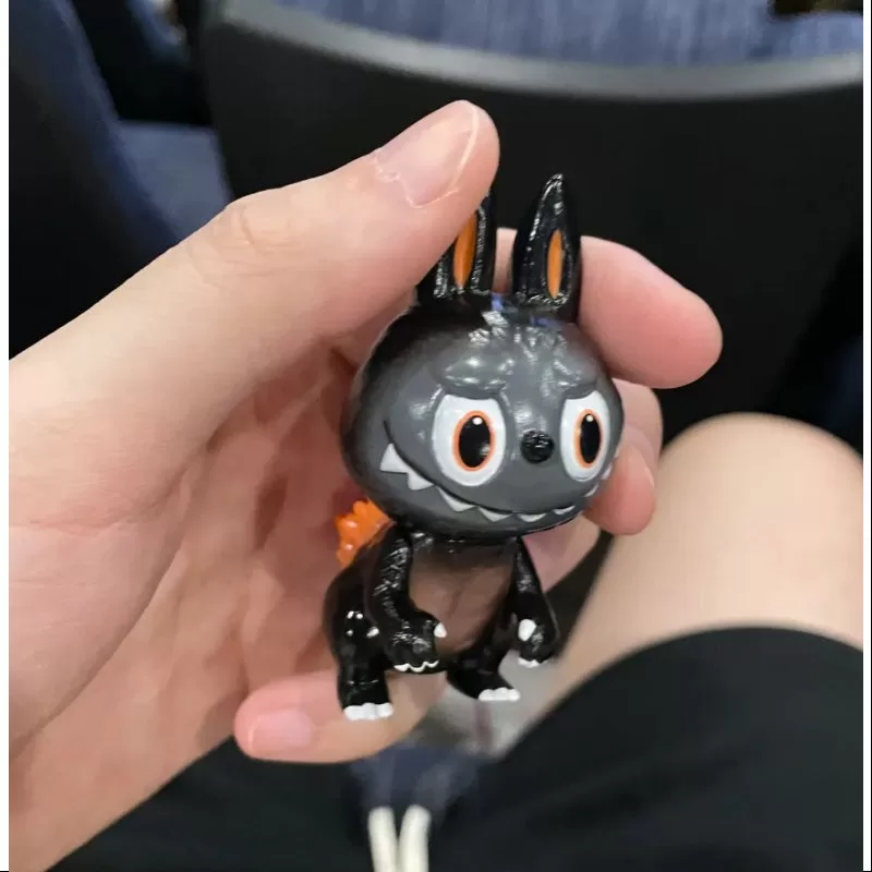 Labubu The Monsters Kaiju Hunting Series 2.5 Serie Gojimomo edición luminosa Labubu The Monsters Kaiju Hunting Series 2.5 Serie Gojimomo edición luminosa