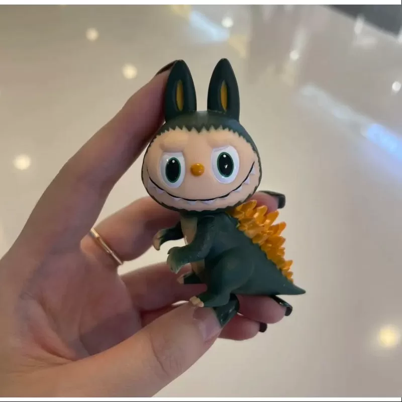 Labubu The Monsters Kaiju Hunting Series 2.5 Serie Gojimomo edición normal