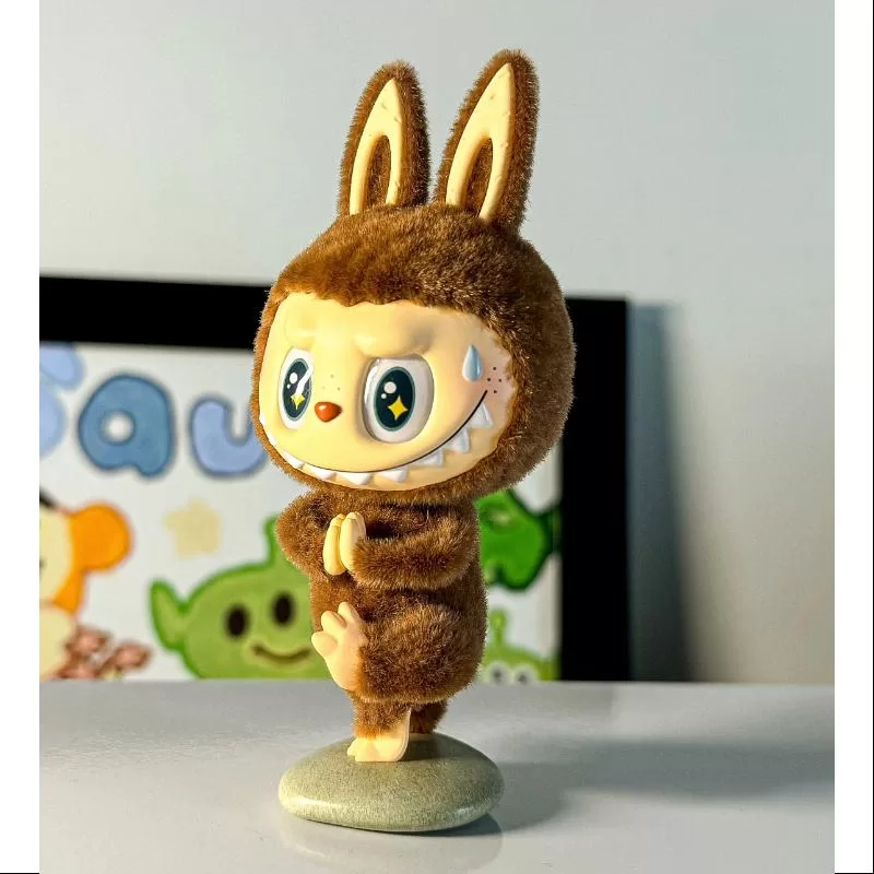 Labubu The Monsters Lazy Yoga Series Entrenador secreto de yoga
