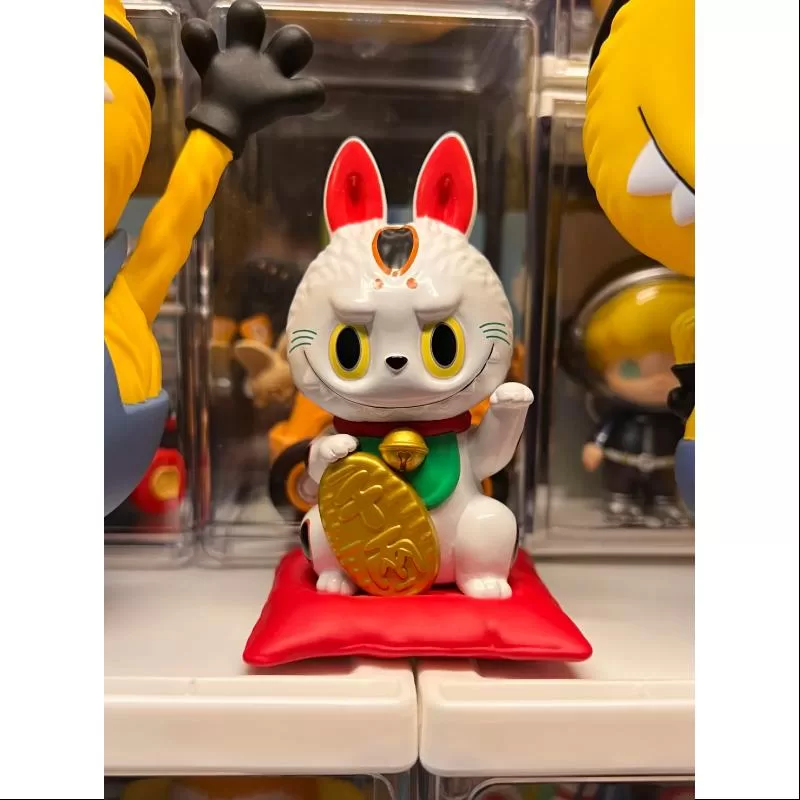 Labubu The Monsters Lucky Cat Manekl Japonés LIMITADO Labubu The Monsters Lucky Cat Manekl Japonés LIMITADO