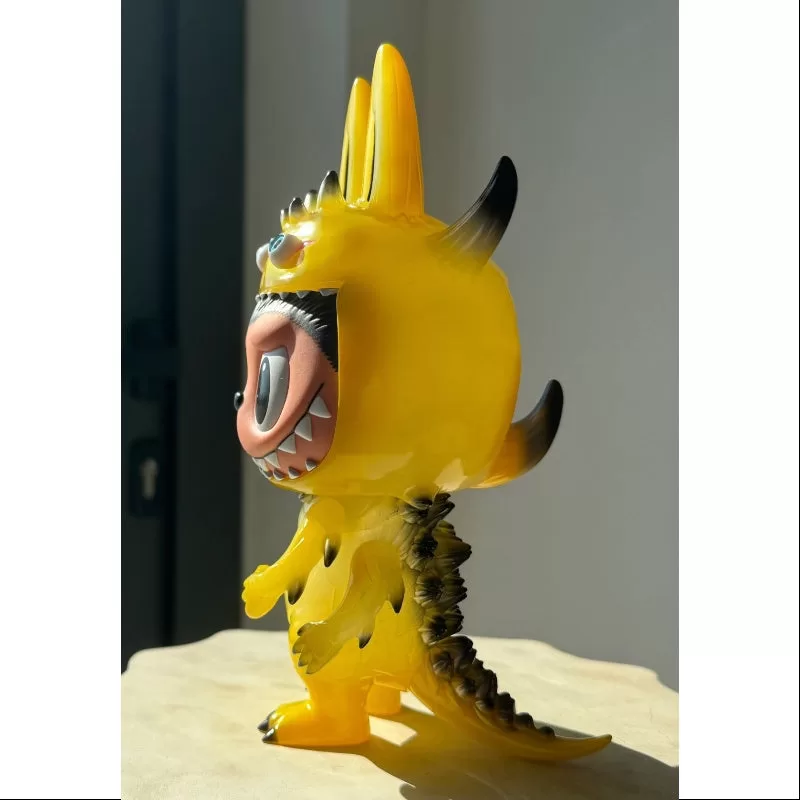 Labubu The Monsters Rangeas SS Amarillo LIMITADO (GID)