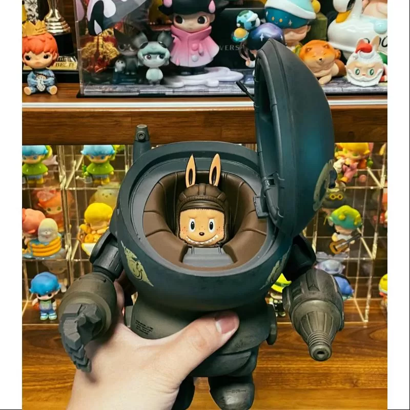 Labubu The Monsters S.A.F.S con Mini Labubu Pilot Ver.1.0 LIMITADA Labubu The Monsters S.A.F.S con Mini Labubu Pilot Ver.1.0 LIMITADA