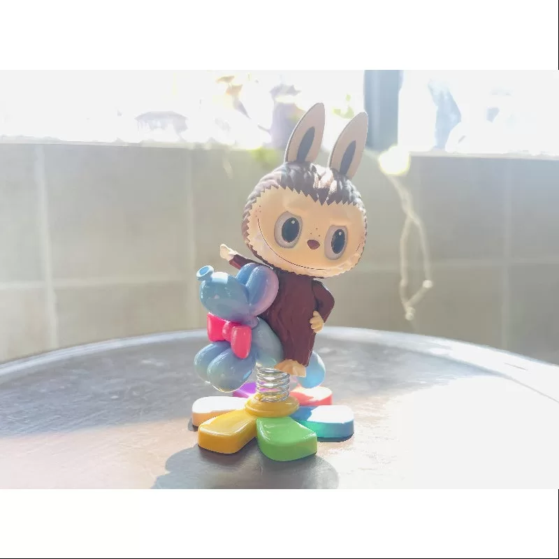 Labubu encuentra la serie Mokoko allí