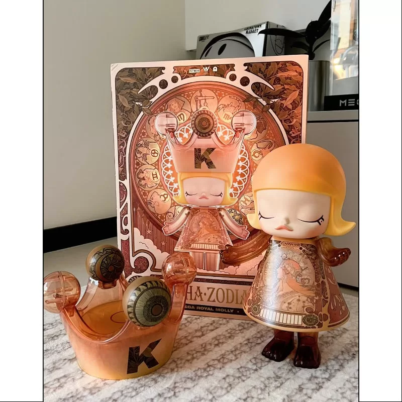 MEGA ROYAL MOLLY 400% Mucha Zodiac 2023 LIMITADA MEGA ROYAL MOLLY 400% Mucha Zodiac 2023 LIMITADA