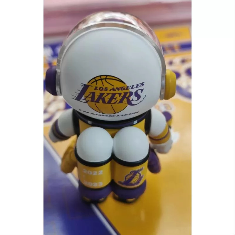 MEGA SPACE MOLLY 100% NBA Los Angeles Lakers 2023 LIMITADO