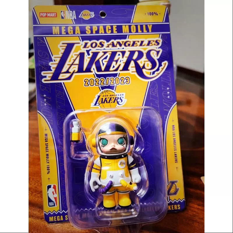 MEGA SPACE MOLLY 100% NBA Los Angeles Lakers 2023 LIMITADO