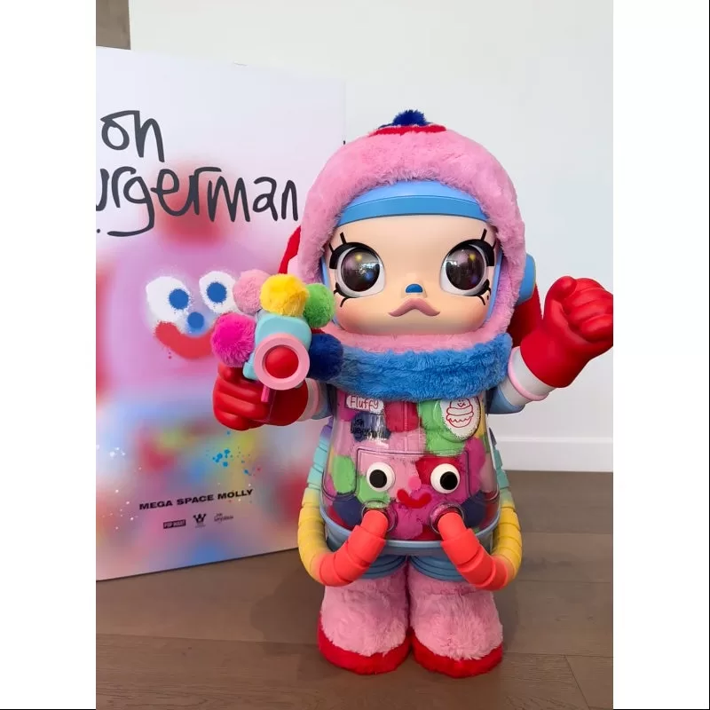 MEGA SPACE MOLLY 1000% Jon Burgerman 2025 Edición Limitada