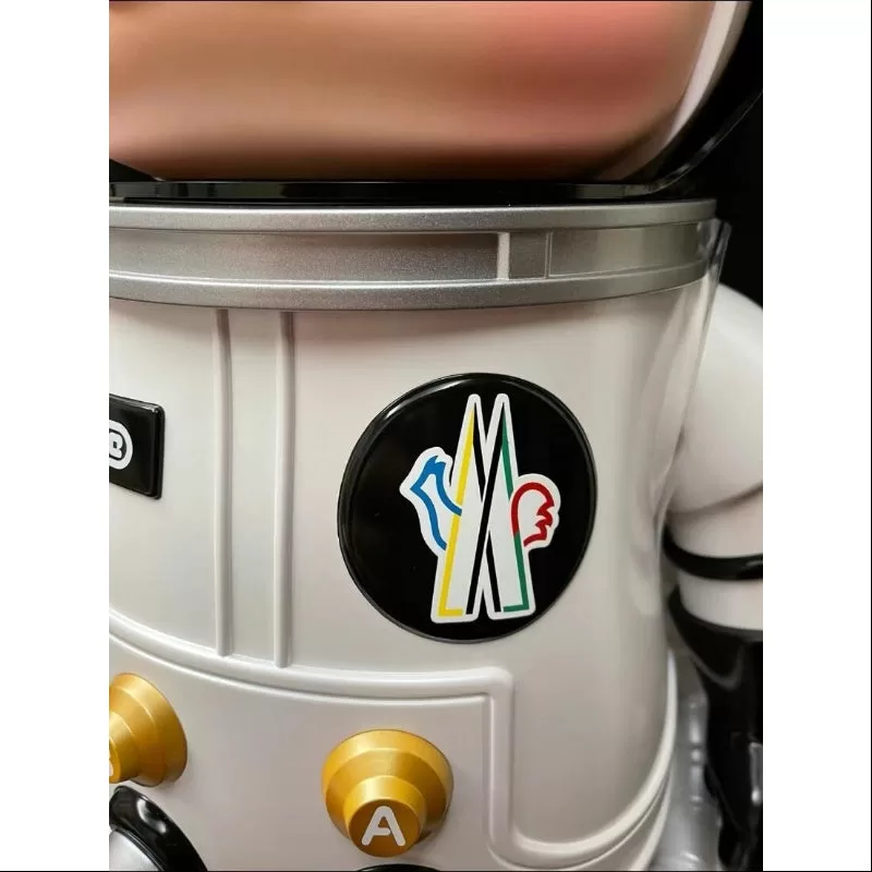 MEGA SPACE MOLLY 1000% MONCLER 2022 LIMITADA MEGA SPACE MOLLY 1000% MONCLER 2022 LIMITADA