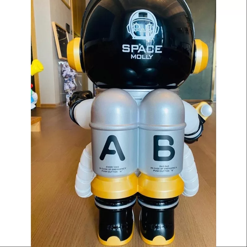 MEGA SPACE MOLLY 1000% MONCLER 2022 LIMITADA MEGA SPACE MOLLY 1000% MONCLER 2022 LIMITADA