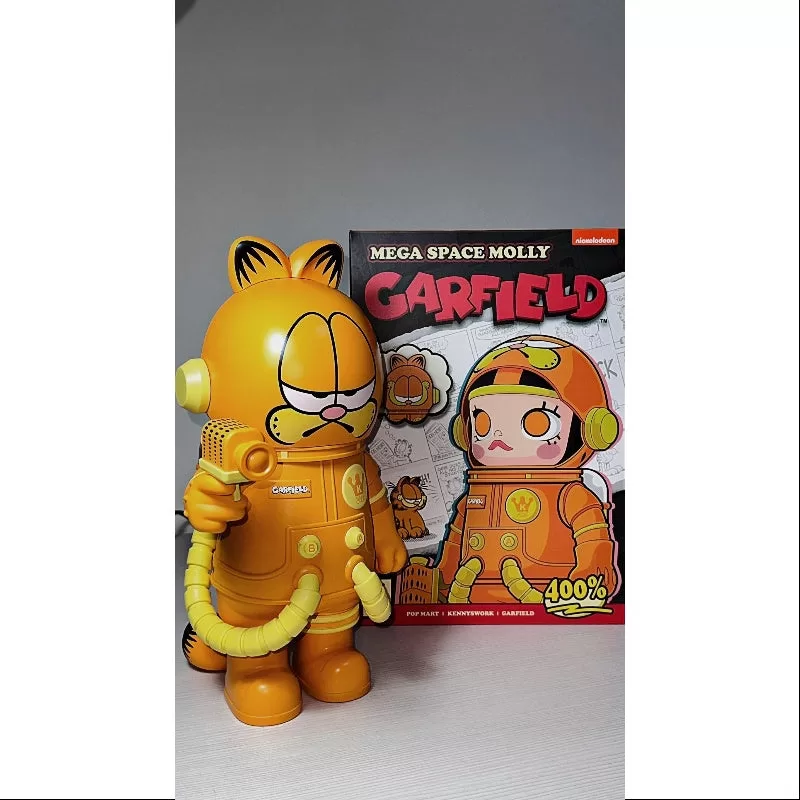 MEGA SPACE MOLLY 400% Garfield Modelo B 2024 LIMITADO