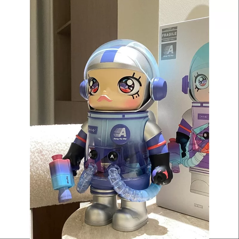 MEGA SPACE MOLLY 400% Louis De Guzman 2024 LIMITADA