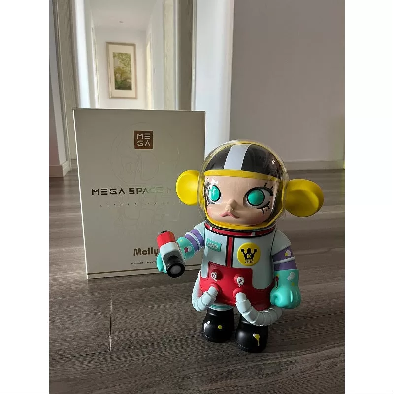 MEGA SPACE MOLLY 400% Pequeña Pintora 2021 LIMITADA MEGA SPACE MOLLY 400% Pequeña Pintora 2021 LIMITADA