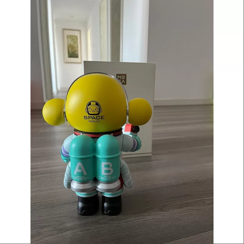 MEGA SPACE MOLLY 400% Pequeña Pintora 2021 LIMITADA MEGA SPACE MOLLY 400% Pequeña Pintora 2021 LIMITADA