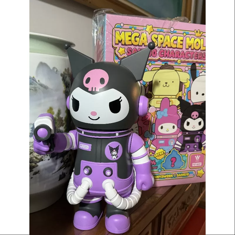 MEGA SPACE MOLLY 400% Personajes de Sanrio Serie Kuromi 2024 LIMITADO MEGA SPACE MOLLY 400% Personajes de Sanrio Serie Kuromi 2024 LIMITADO