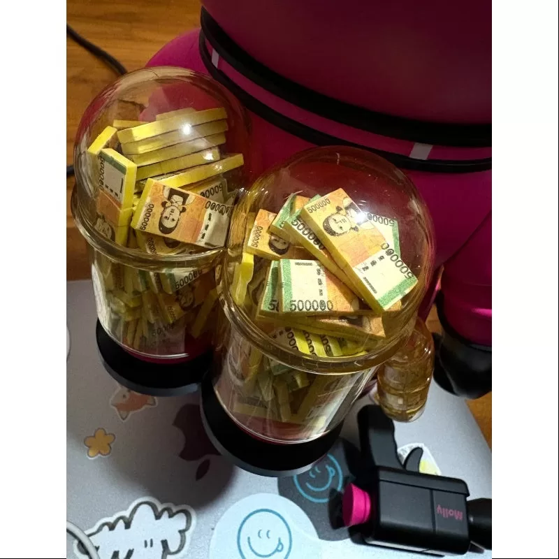 MEGA SPACE MOLLY 400%+100% Juego del Calamar Rosa 2024 Limitada MEGA SPACE MOLLY 400%+100% Juego del Calamar Rosa 2024 Limitada