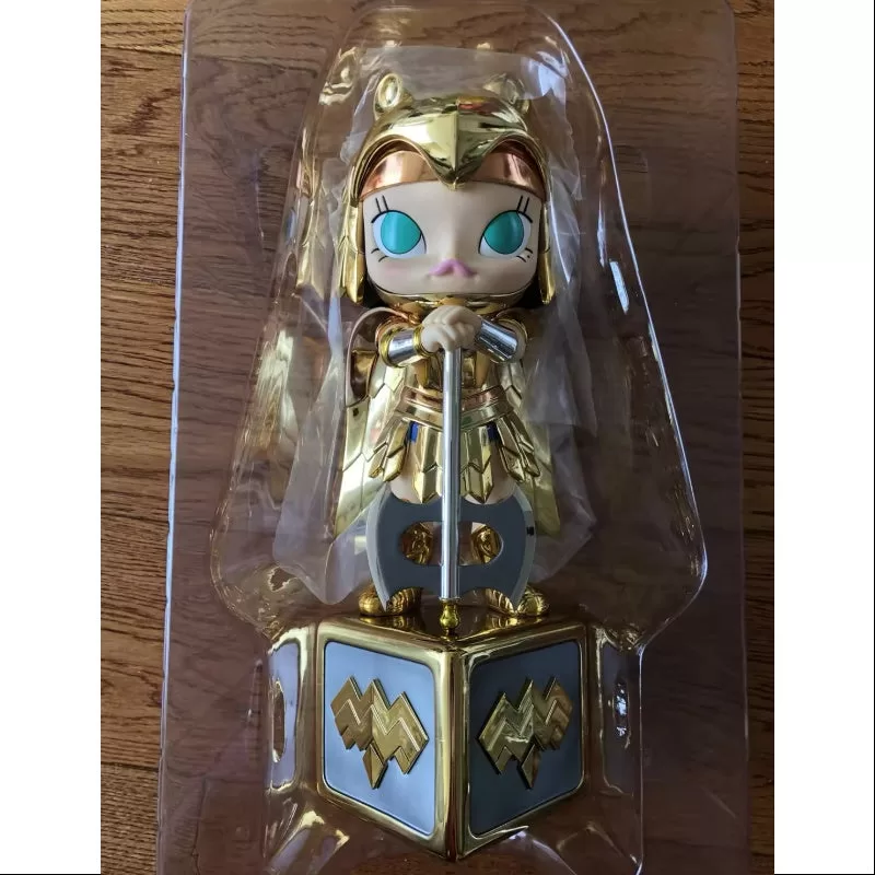 MOLLY Armadura Dorada Mujer Maravilla 2020 Edición Limitada MOLLY Armadura Dorada Mujer Maravilla 2020 Edición Limitada