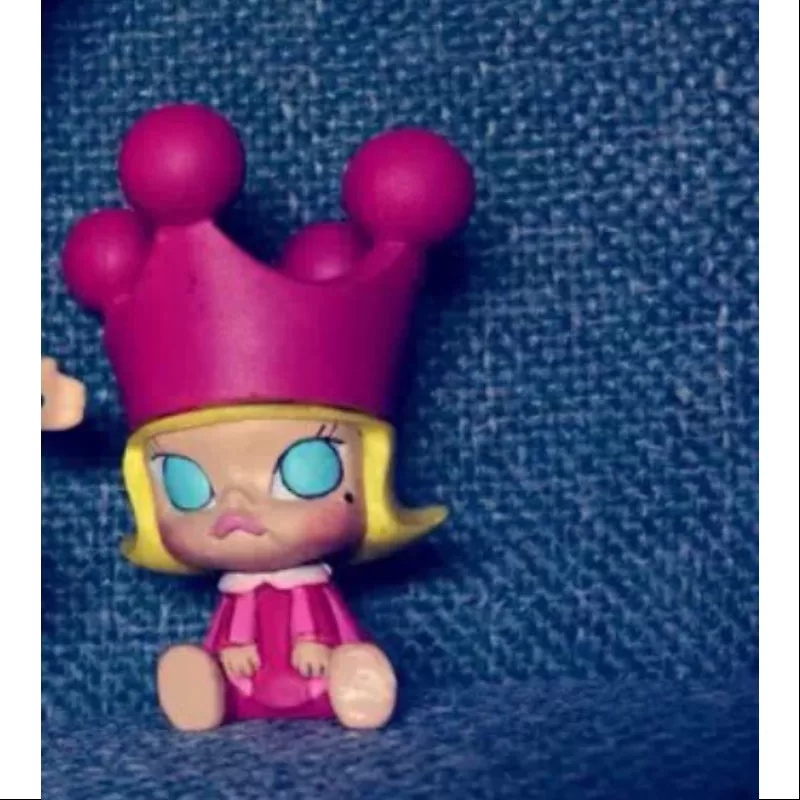 MOLLY Bebé Molly Serie 1 Corona Roja