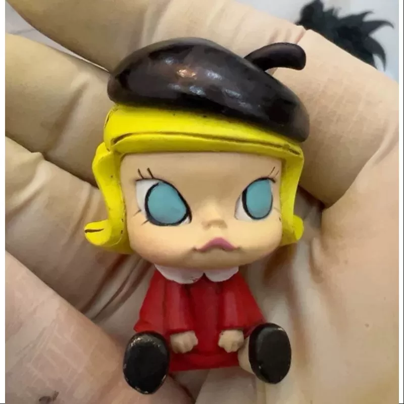 MOLLY Bebé Molly Serie 1 Pequeña Pintora Negra