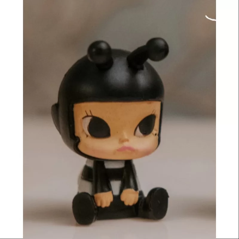 MOLLY Bebé Molly Serie 2 Abeja Ojos Negros