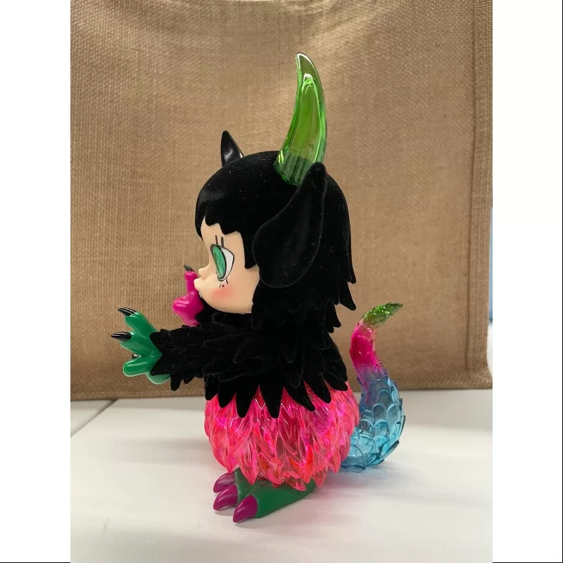 MOLLY Twin Beasts Molly Color Negro 2022 LIMITADO MOLLY Twin Beasts Molly Color Negro 2022 LIMITADO