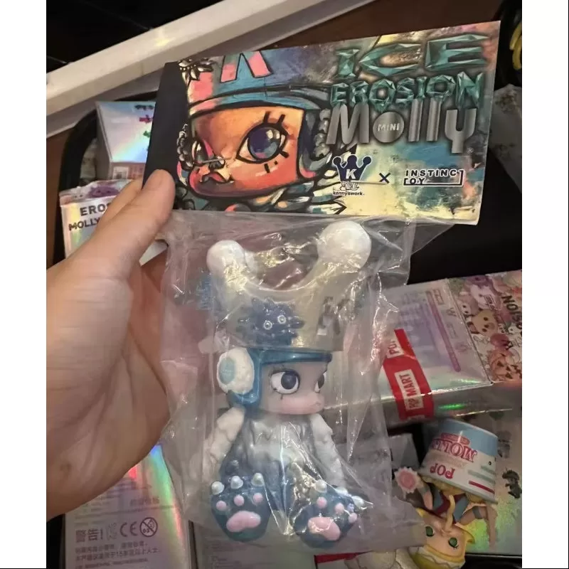 MOLLY X Instinctoy Mini Ice Erosion Molly Blue Edición limitada 2017 MOLLY X Instinctoy Mini Ice Erosion Molly Blue Edición limitada 2017