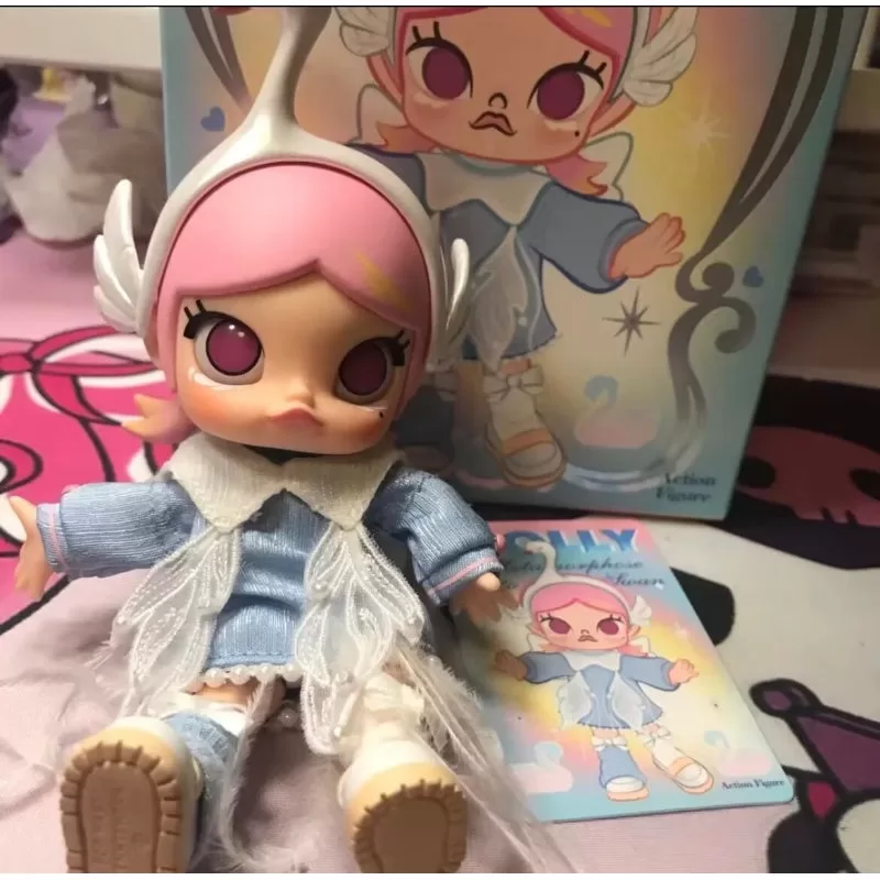 MOLLY se transforma en figuras de acción de cisne MOLLY se transforma en figuras de acción de cisne