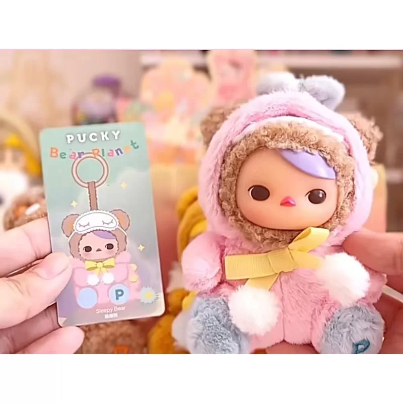 Oso de peluche de vinilo PUCKY Planet Series, oso dormido secreto