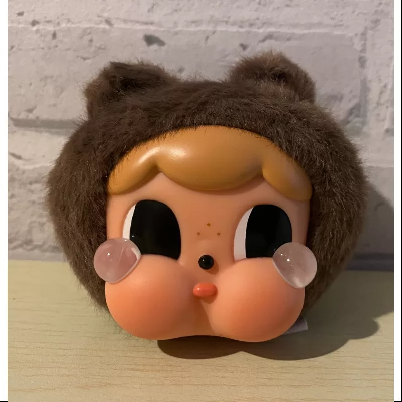 Peluche de vinilo con cara de Crybaby Cring Blob, color marrón oscuro