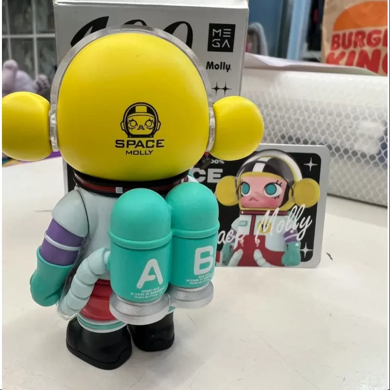 SPACE MOLLY MEGA 100% Serie 1 Pequeña Pintora