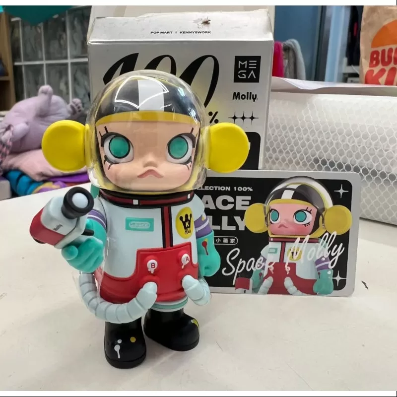 SPACE MOLLY MEGA 100% Serie 1 Pequeña Pintora