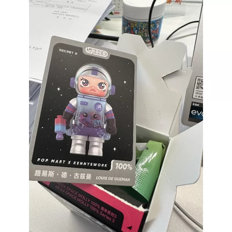 SPACE MOLLY MEGA 100% Serie 3 Secreto Louis De Guzman