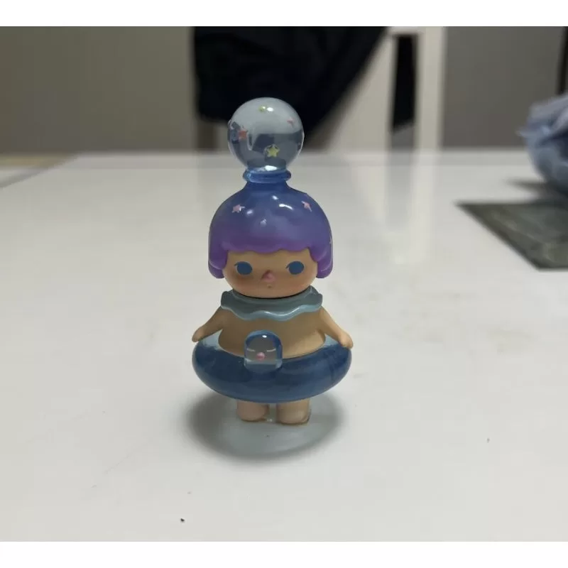 Serie Bebés Horóscopo PUCKY Bebé Acuario