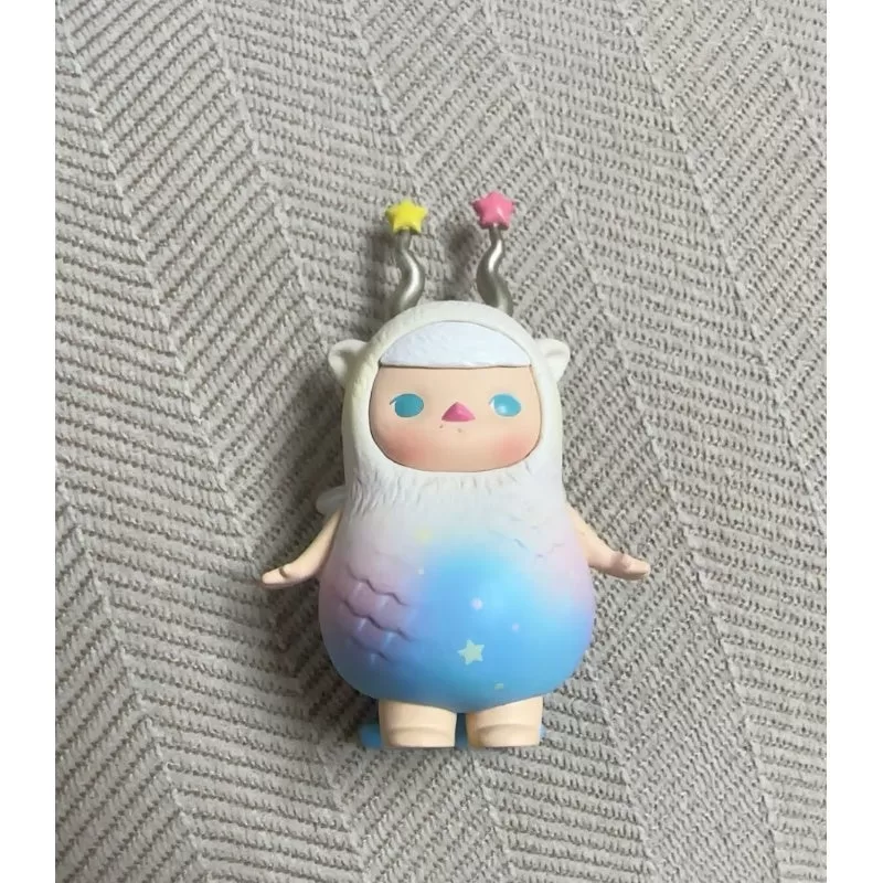 Serie Bebés Horóscopo PUCKY Bebé Capricornio