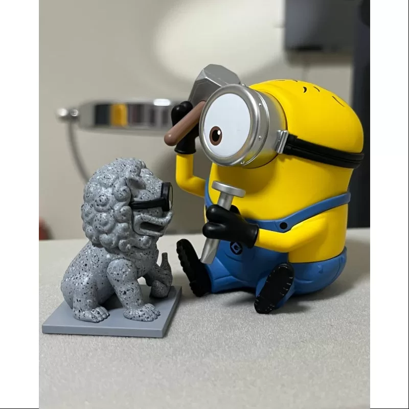 Serie «Cuentos de viaje de los Minions por China»: El león de piedra secreto del escultor Carl (1/144)