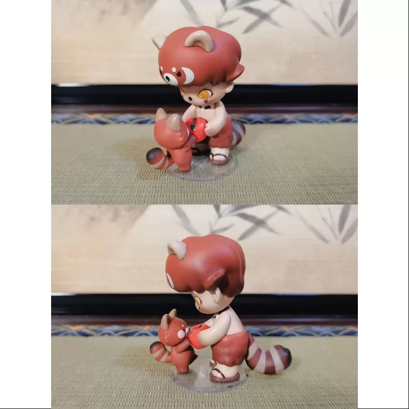 Serie DIMOO Reino Animal Panda Rojo con Manzana Serie DIMOO Reino Animal Panda Rojo con Manzana